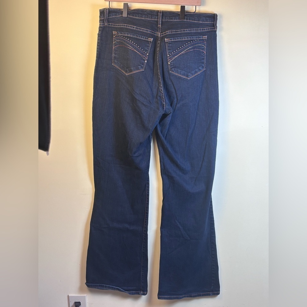 NYDJ Dark Indigo Flared Jeans Burbank Wash Studded Back Pockets Size 16 - Picture 5 of 8